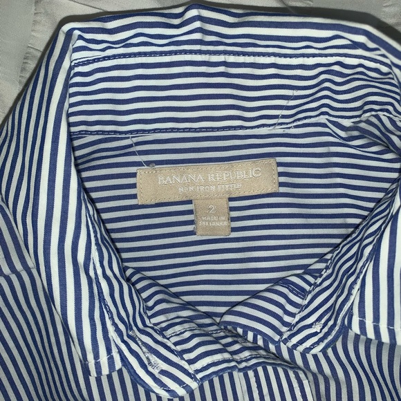 3 for 22! ๐ Banana Republic Striped Sleeveless button down - Picture 3 of 4